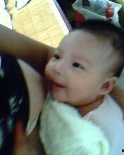 吃妈妈的奶水视频